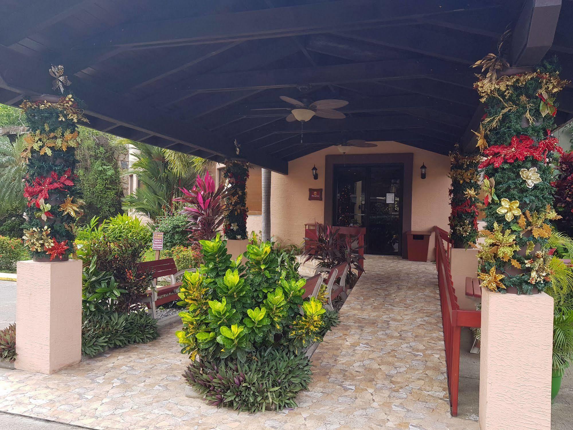 Clarion Suites Roatan At Pineapple Villas French Harbour Kültér fotó
