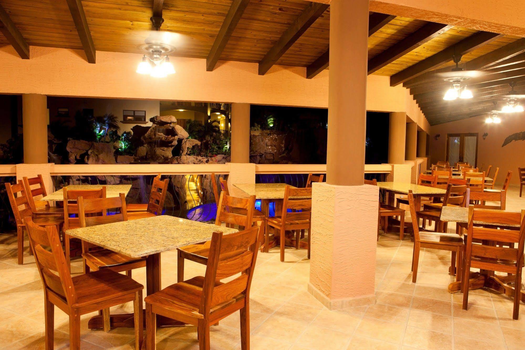 Clarion Suites Roatan At Pineapple Villas French Harbour Kültér fotó