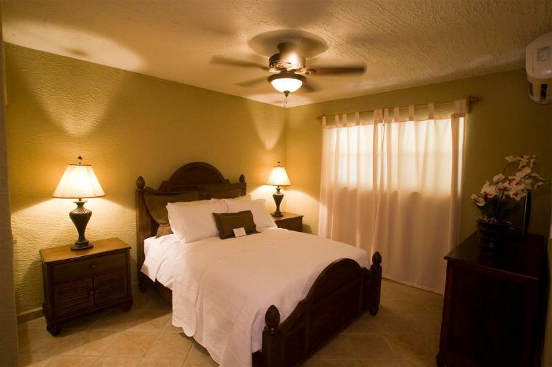 Clarion Suites Roatan At Pineapple Villas French Harbour Kültér fotó